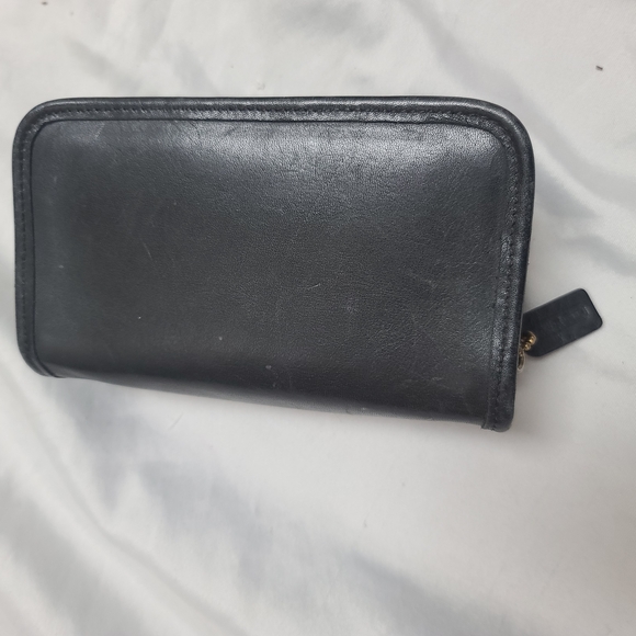 Coach Black Cosmetic Bag with Timeless Leather Design - Picture 10 of 14